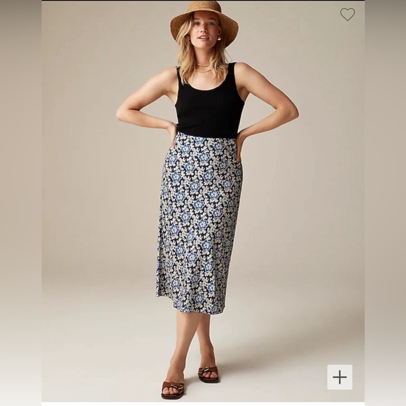 Gwyneth slip skirt in floral luster charmeus NWT
XL Tall - Picture 1 of 3